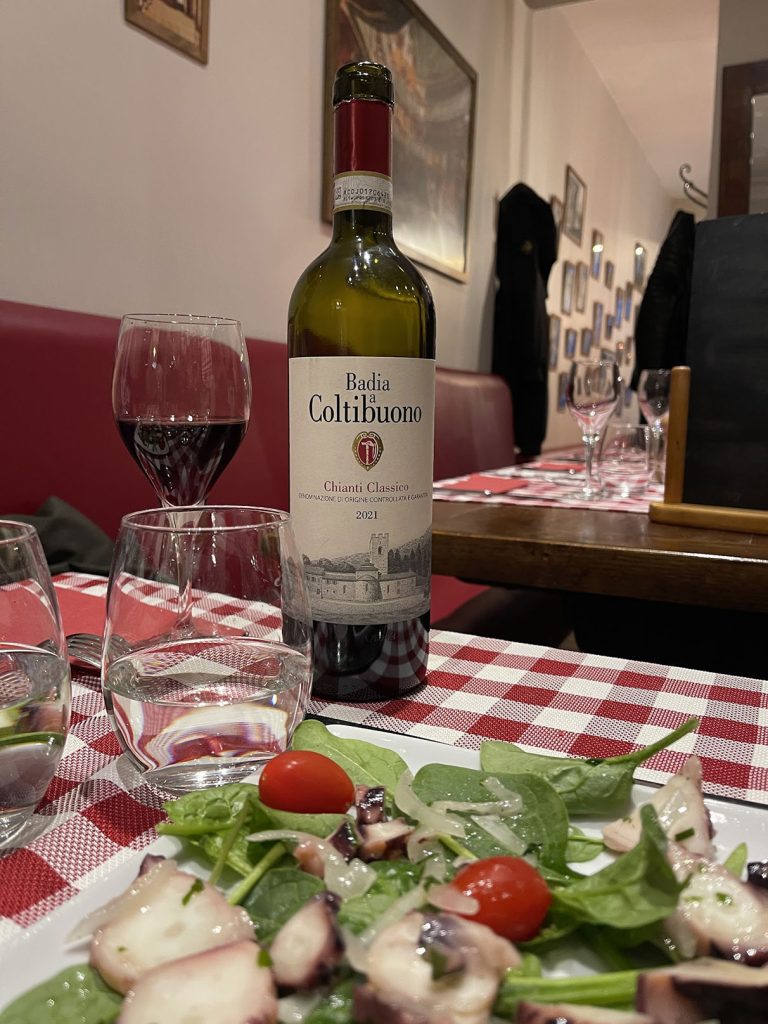 Chez Vincent restaurant italien, ambiance nappes à carreaux, Paris 9e