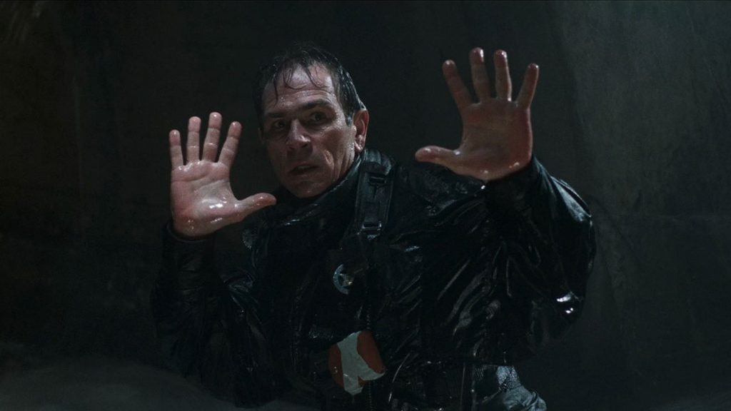 Tommy Lee Jones dans le Fugitif