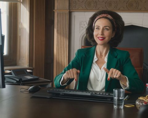 Elsa Zylberstein découvre l'informatique en 2025 dans C'était mieux demain