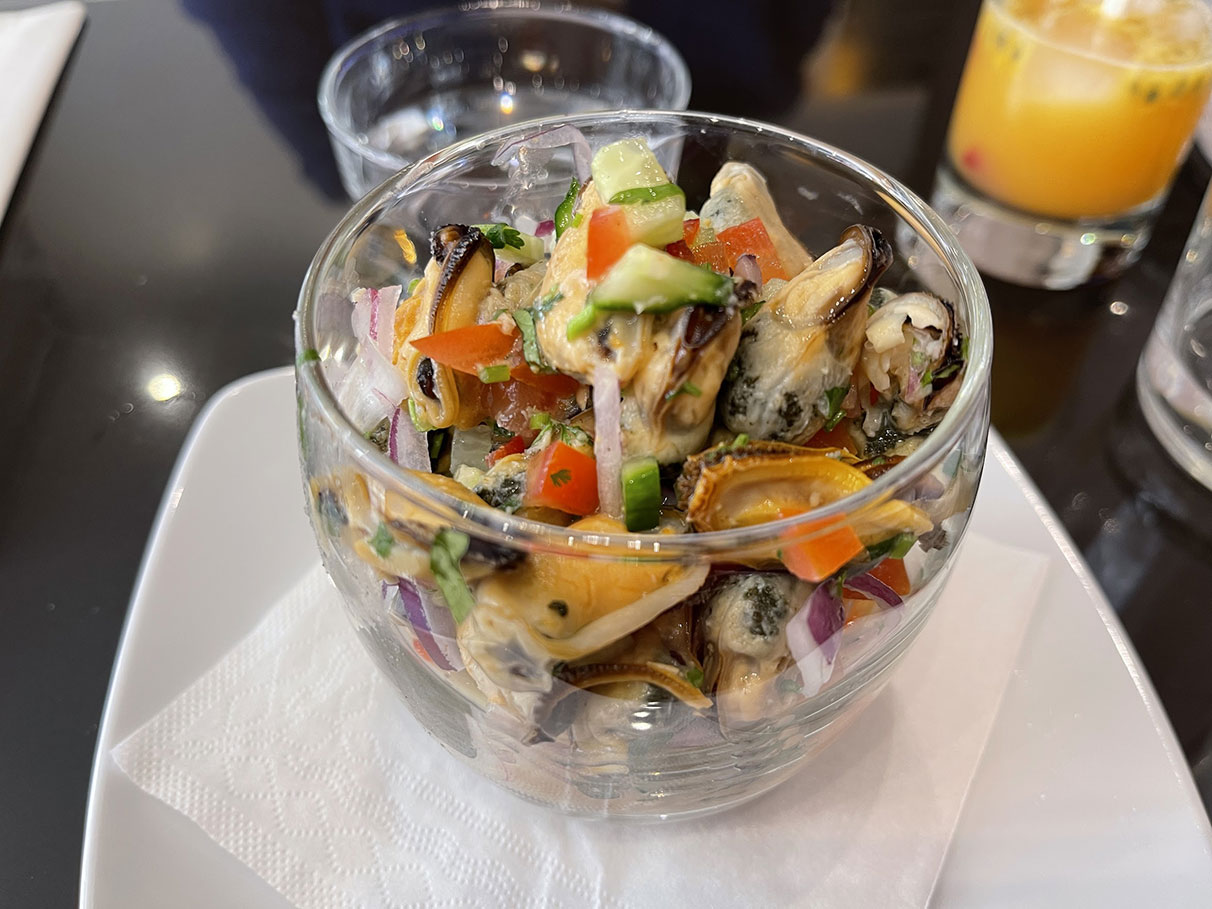 Moules à la péruvienne en verrine chez Cevicheria Punchy