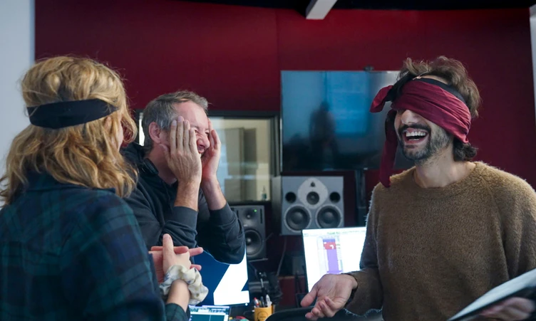 Tournage en studio de L'Amour Sans acteurs les yeux bandés série audio Canal+