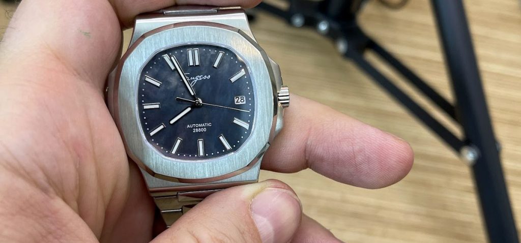 Montre chinoise Sugess hommage à la Patek Philippe Nautilus avec bracelet intégré