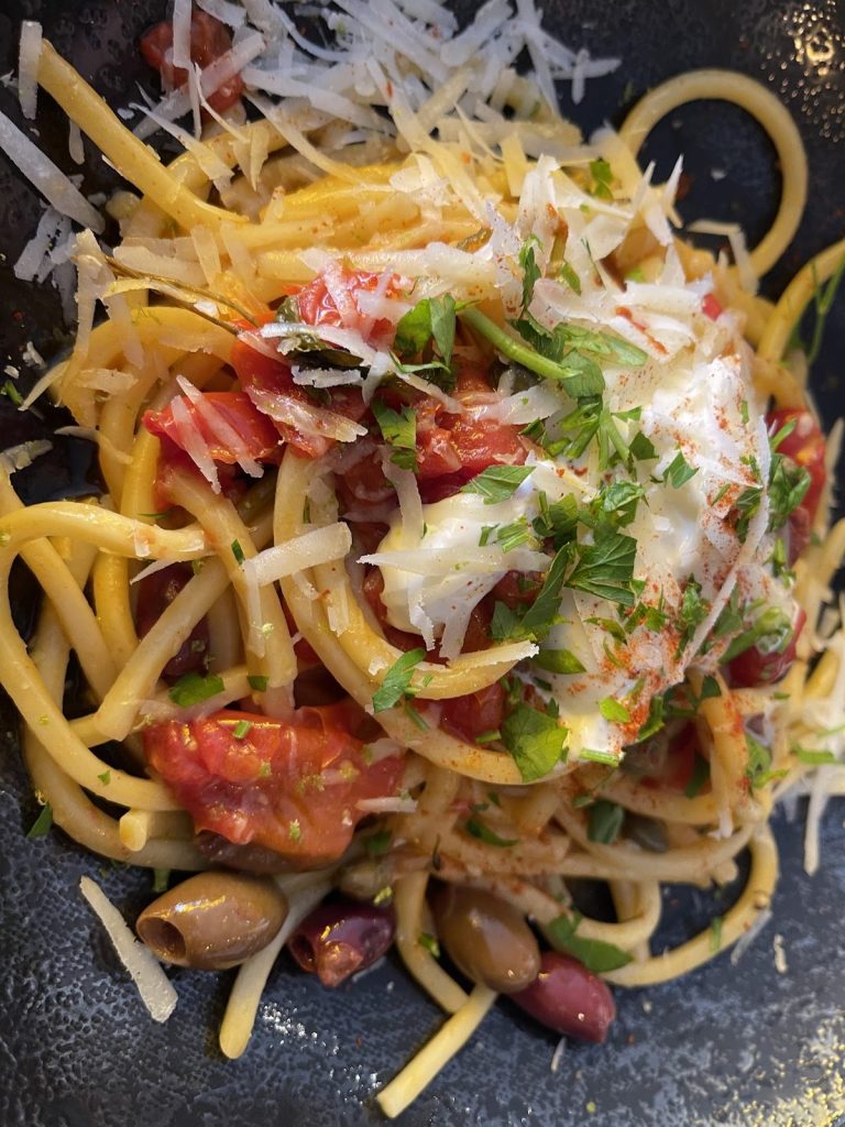 Plat de spaghettoni à la burratina chez La Fraschetta Montreuil