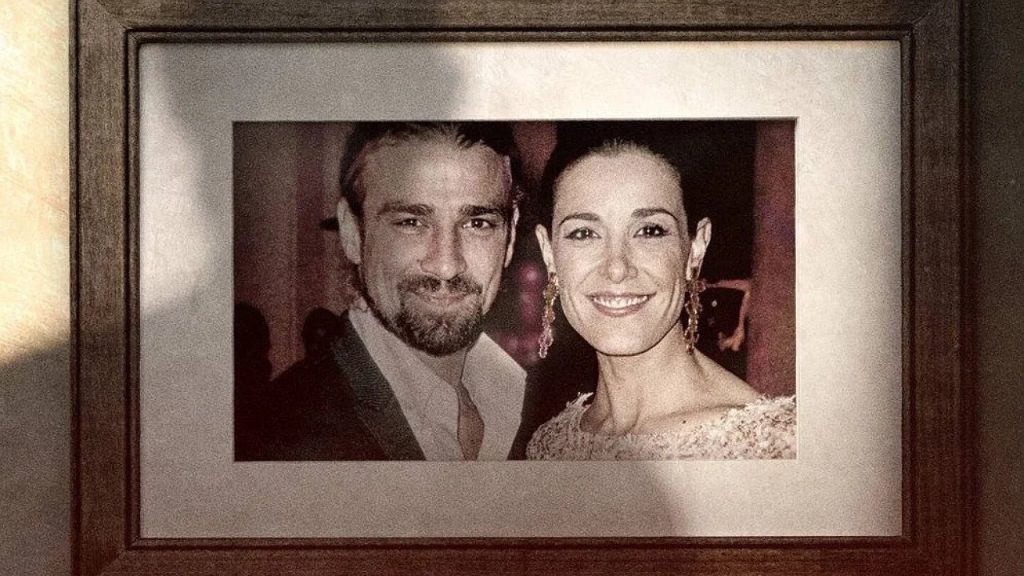 Photo encadrée utilisée dans Les dernières heures de Mario Biondo sur Netflix