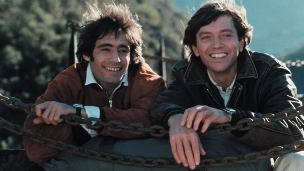 Gérard Lanvin et Bernard Giraudeau souriants dans une scène du film Les Spécialistes