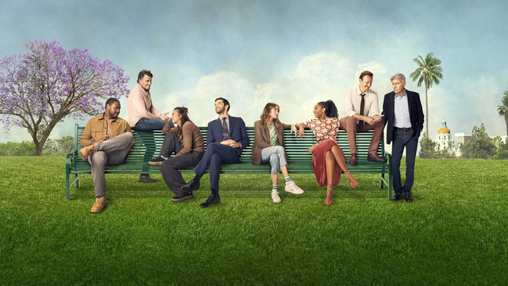 Affiche de la série Shrinking avec le casting assis sur un banc en Californie