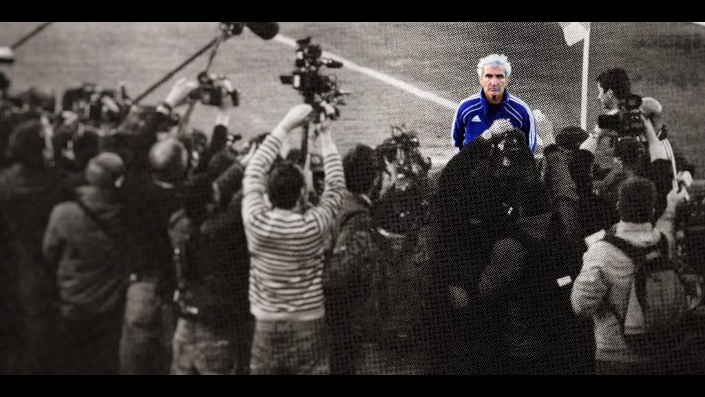 Montage photo de Raymond Domenech assailli par la presse