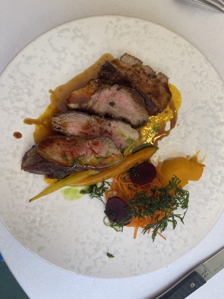 Pluma ibérique rôti, déclinaison de carottes, jus corsé, au restaurant Panurge.