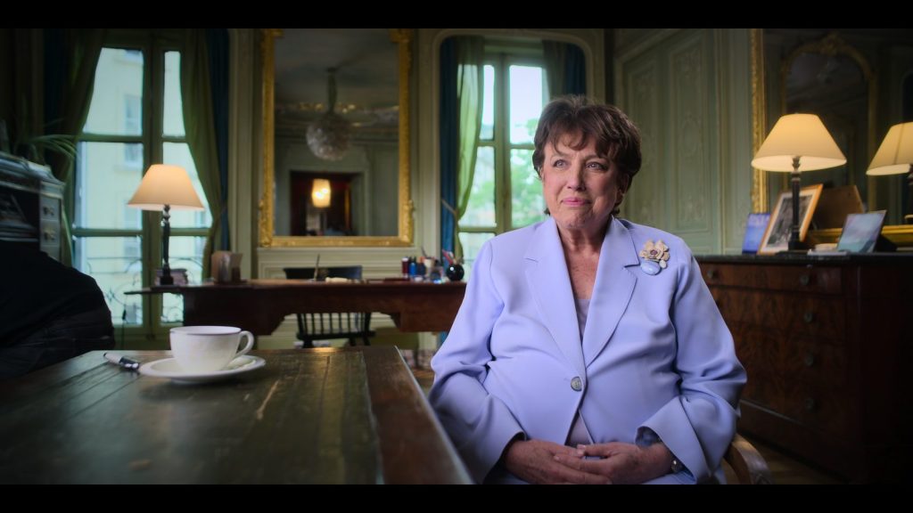 Roselyne Bachelot en interview dans Le Bus